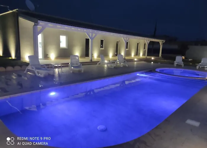 Perladelmare 公寓式酒店 4*