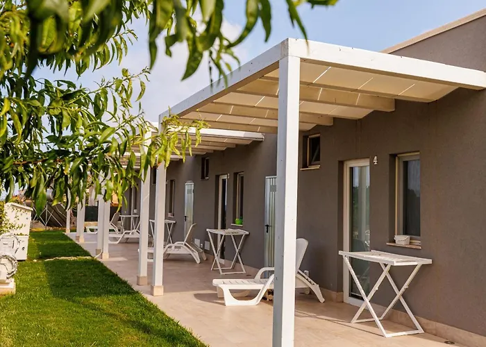 Perladelmare 公寓式酒店 4*